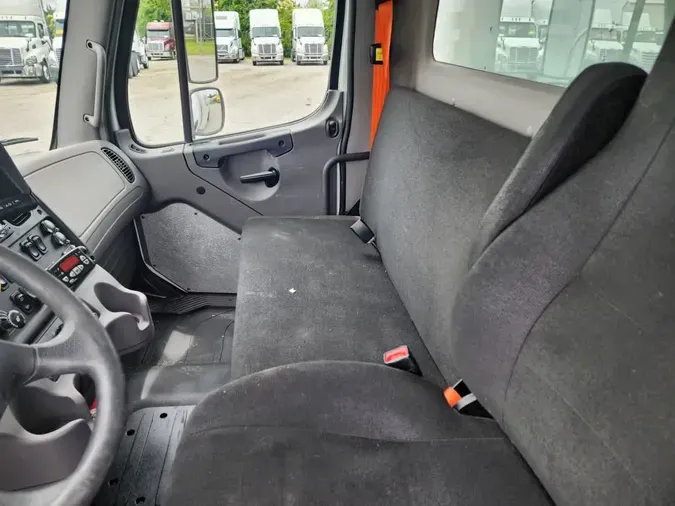 2018 FREIGHTLINER M2 106