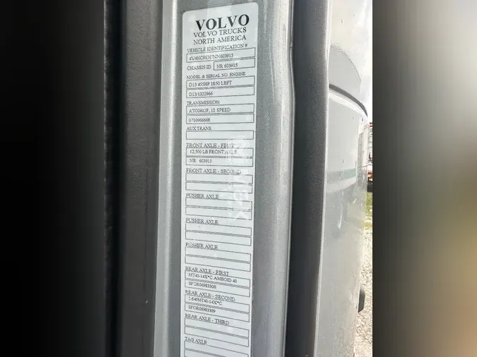 2022 VOLVO VNL64T860