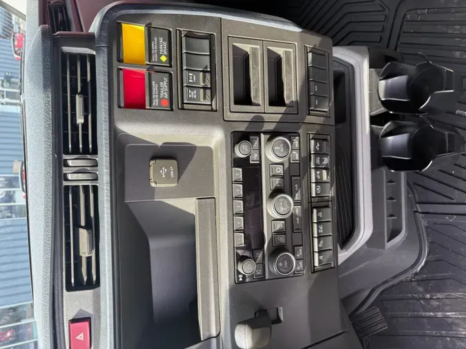 2027 VOLVO TRUCK VNL64TV04