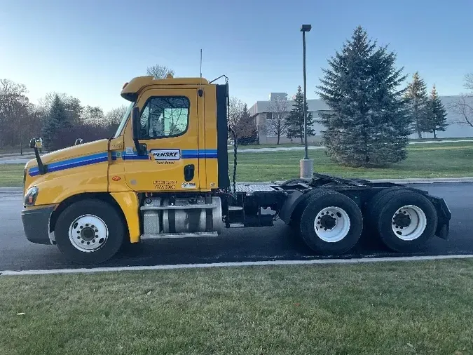 2018 Freightliner X12564ST