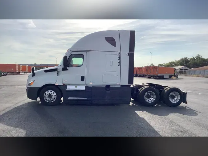 2022 Freightliner Cascadia 126