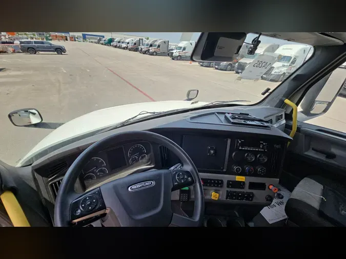 2022 Freightliner Cascadia 126