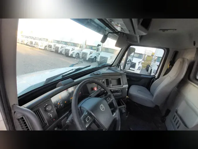 2019 Volvo VNL300