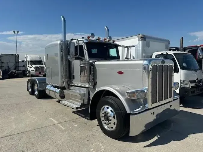 2021 Peterbilt 389