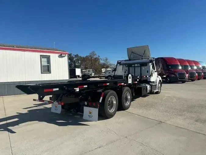 2023 Freightliner Business Class M2 112