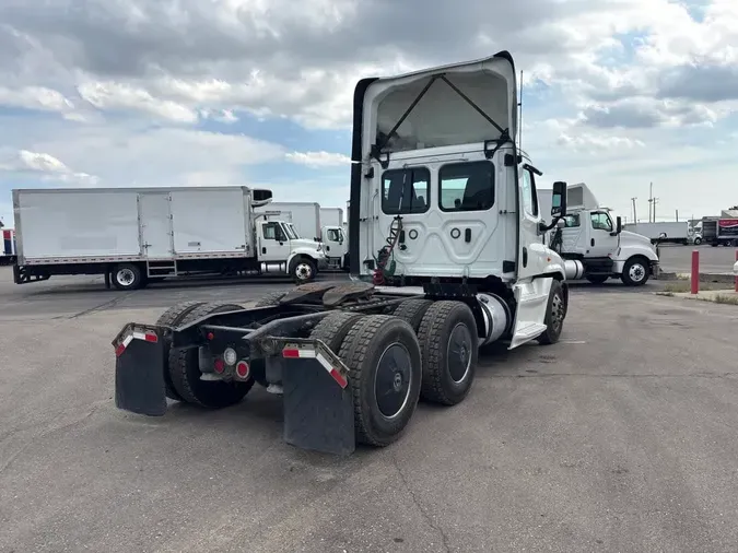 2020 FREIGHTLINER/MERCEDES CASCADIA 1255e5630056ff3a7de0c5dcbbc4c5db982