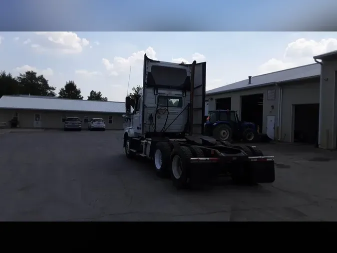 2016 Volvo VNL300