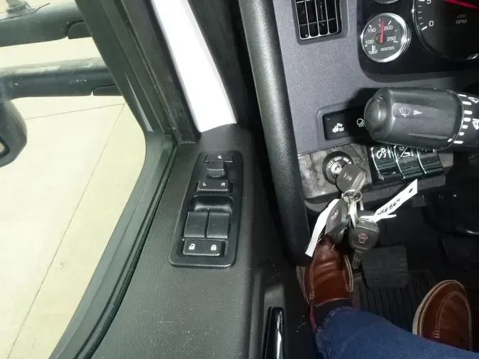 2021 Kenworth W990