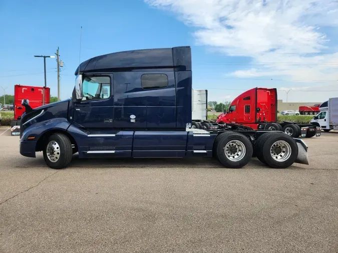2022 VOLVO VNL64T740
