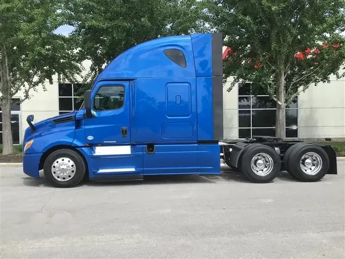 2020 FREIGHTLINER CA126