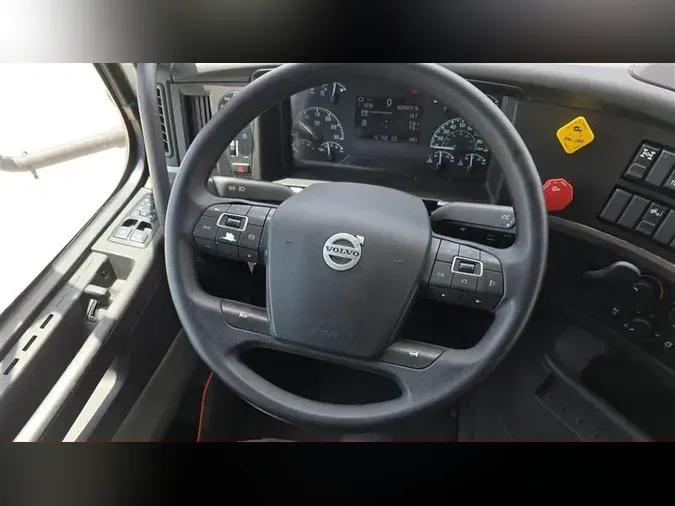 2021 VOLVO VNL860