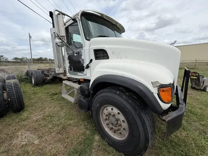 2005 MACK GRANITE CV713