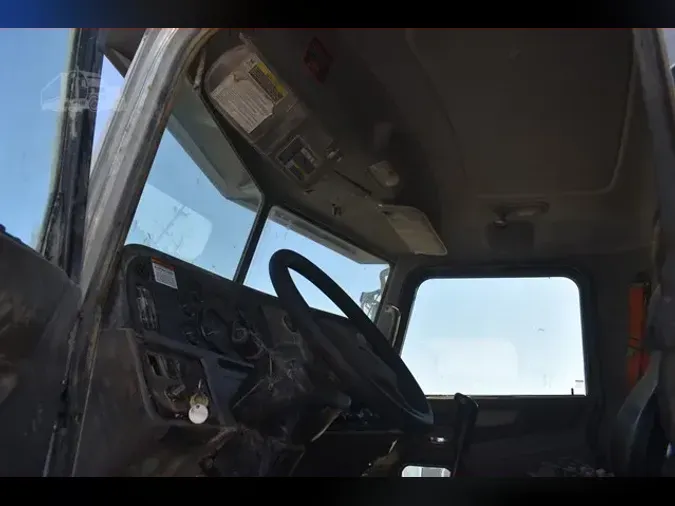 2015 PETERBILT 365