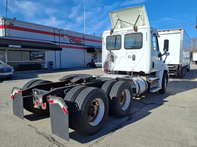 2017 FREIGHTLINER/MERCEDES CASCADIA 125