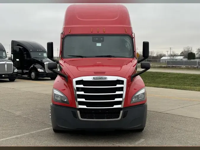 2021 FREIGHTLINER Cascadia 126
