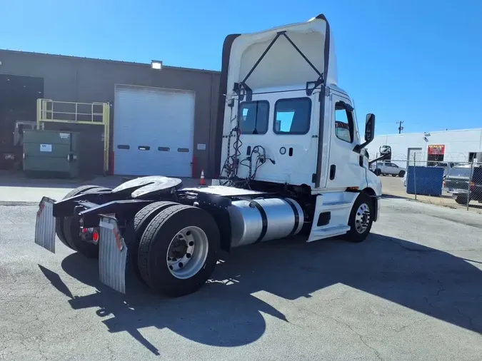 2022 FREIGHTLINER/MERCEDES CASCADIA PX11642ST