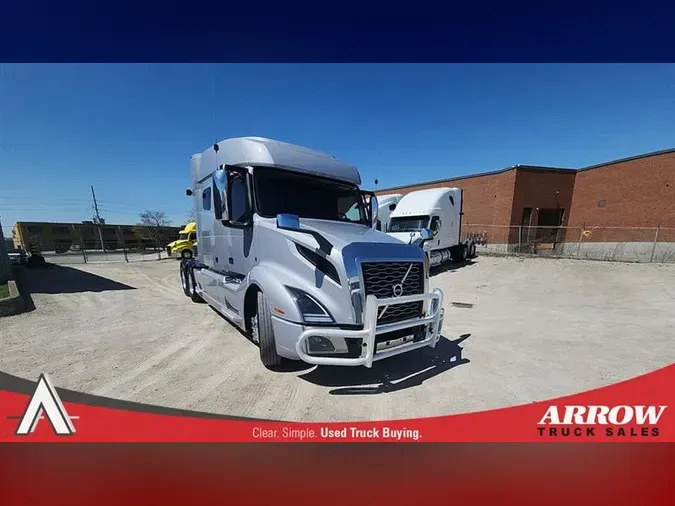 2022 VOLVO VNL740