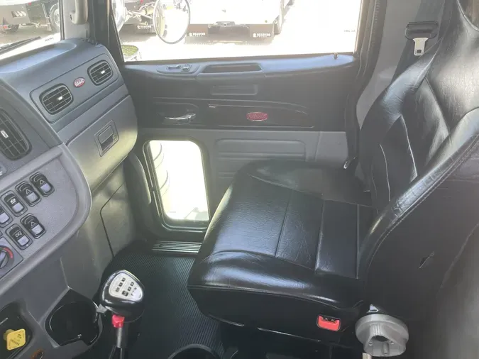 2022 Peterbilt 389