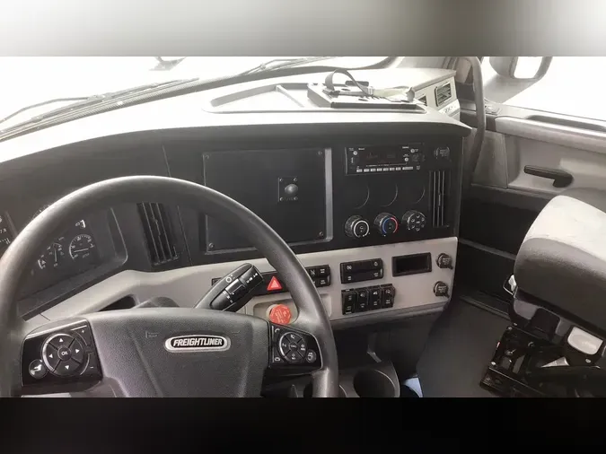 2022 Freightliner Cascadia 126
