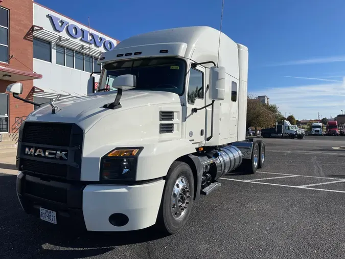 2019 MACK AN64T70