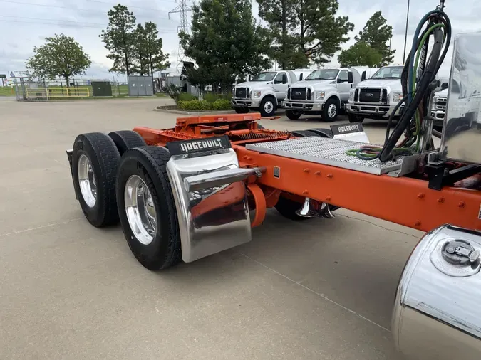 2022 Peterbilt 389
