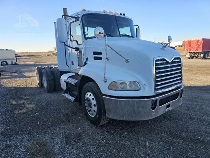 2013 MACK PINNACLE CXU613