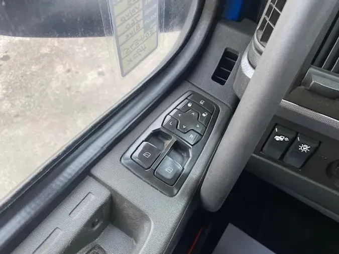 2022 Volvo VNL64T760