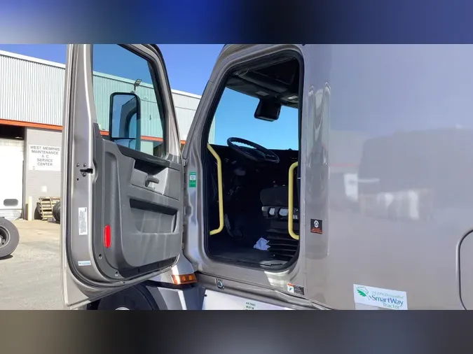 2024 Freightliner Cascadia 126