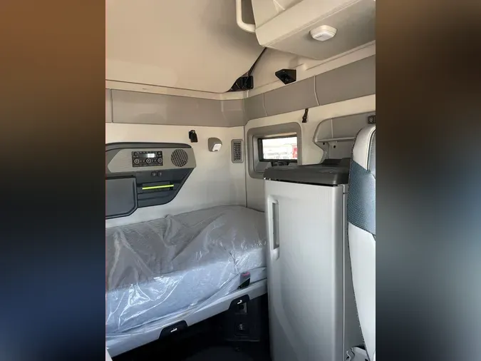 2026 VOLVO VNL64T8605e8cecd4e8003e6f49e6206f8c080fb0