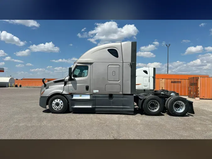 2022 Freightliner Cascadia 126