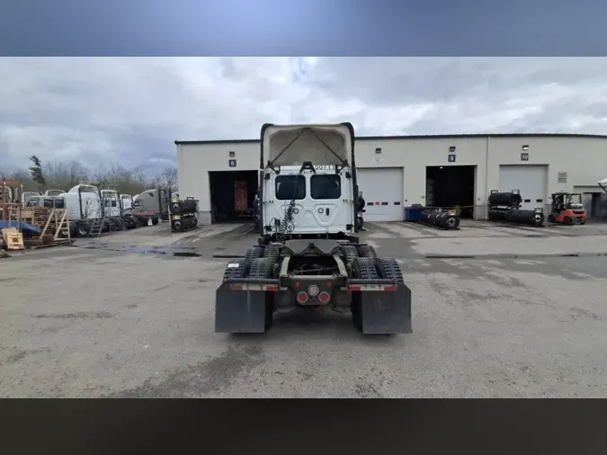 2020 Freightliner Cascadia 126
