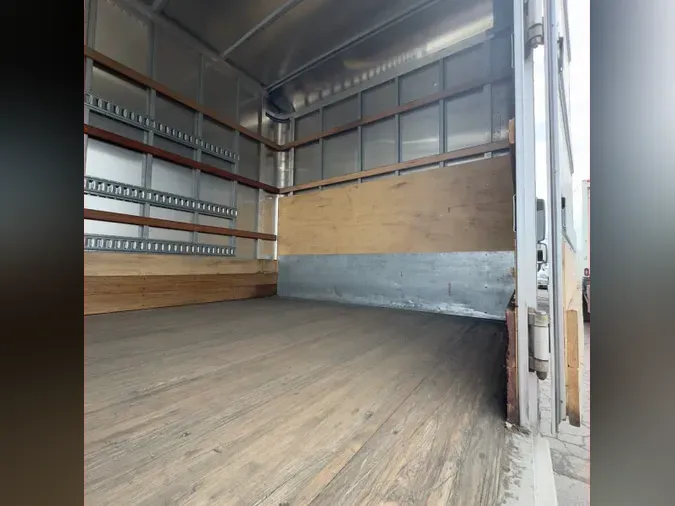 2019 FREIGHTLINER/MERCEDES M2 106