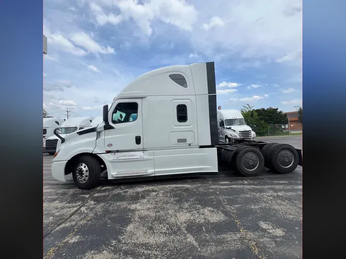 2020 Freightliner Cascadia 126