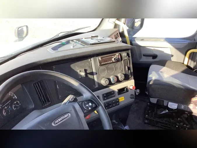 2022 Freightliner Cascadia 126
