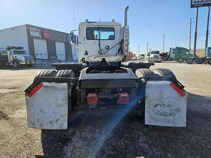 2005 MACK CHN613