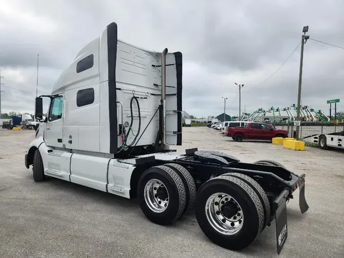 2020 VOLVO VNL64T760