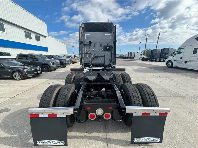 2023 Freightliner Cascadia 116