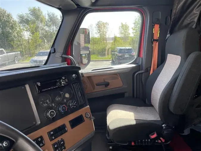 2020 FREIGHTLINER CA126