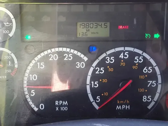 2015 FREIGHTLINER/MERCEDES M2 106