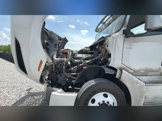2020 Volvo VNL300