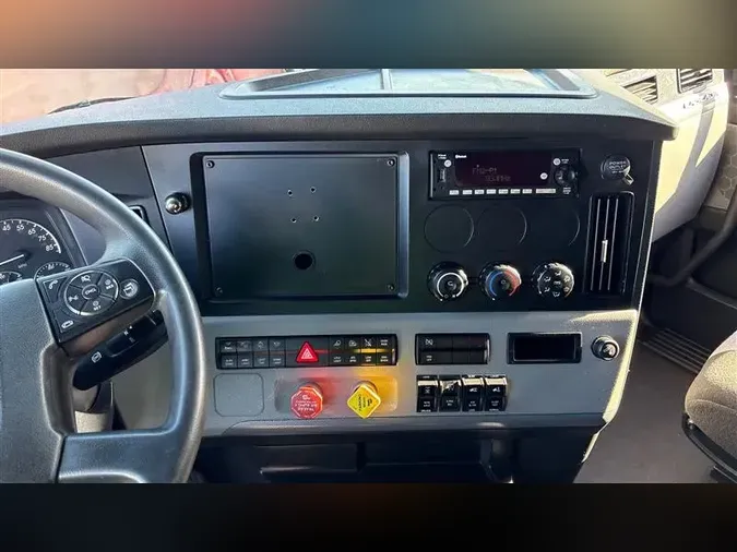 2022 FREIGHTLINER CA126