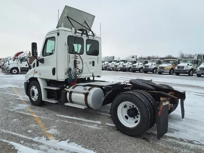 2016 FREIGHTLINER/MERCEDES CASCADIA 113