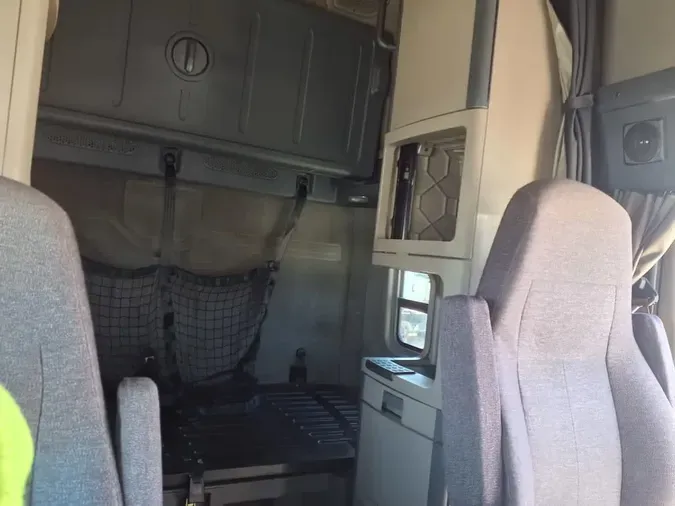 2017 FREIGHTLINER/MERCEDES CASCADIA 125