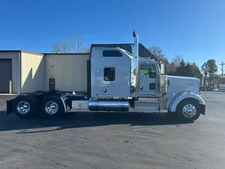 2021 Kenworth W900