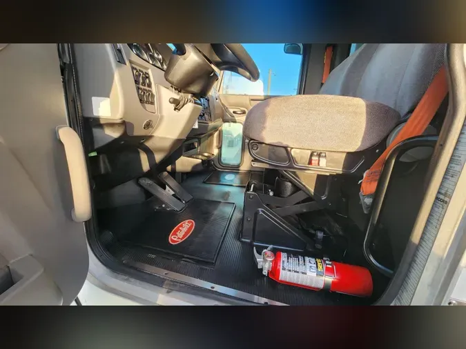 2019 Peterbilt 337