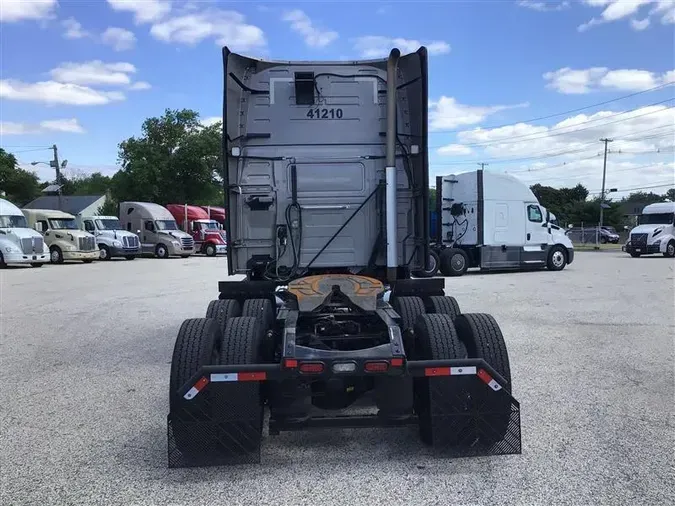 2021 VOLVO VNL760