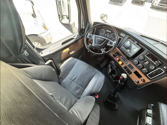 2023 Freightliner Cascadia 126
