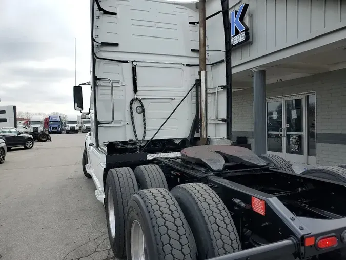 2020 VOLVO VNL64T760