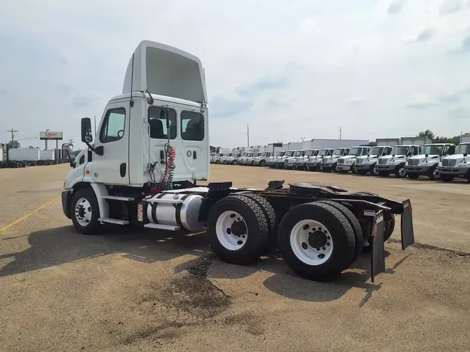2019 FREIGHTLINER CASCADIA 113