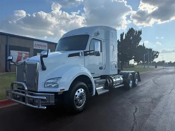 2022 KENWORTH T880